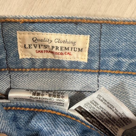 NWT Levi’s Premium 502 Women High Rise ‘90s Style Shorts Size 28 - Picture 5 of 16